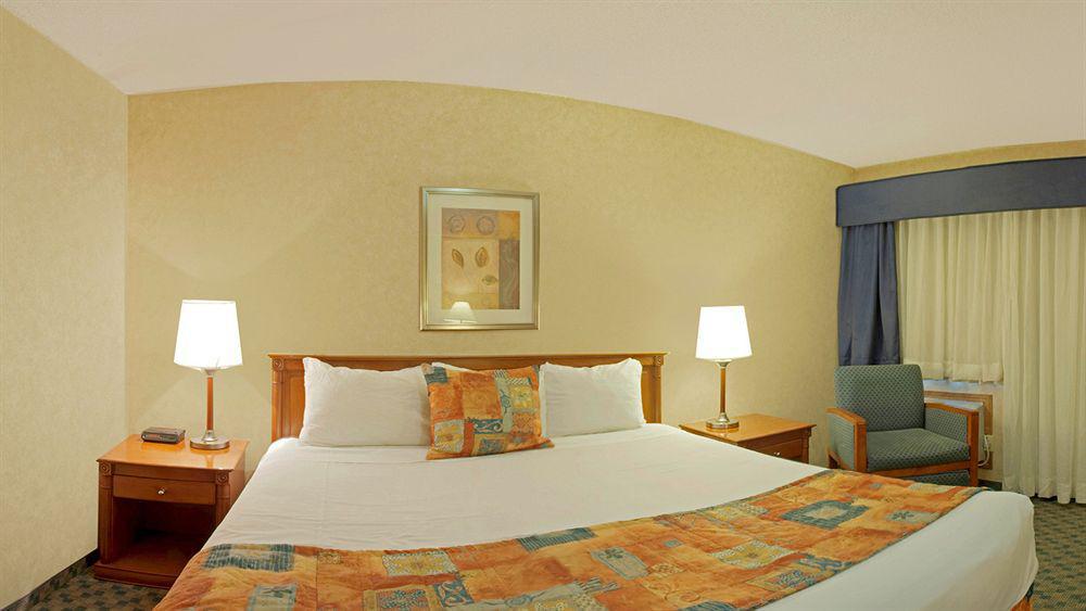 North Vancouver Hotel Extérieur photo